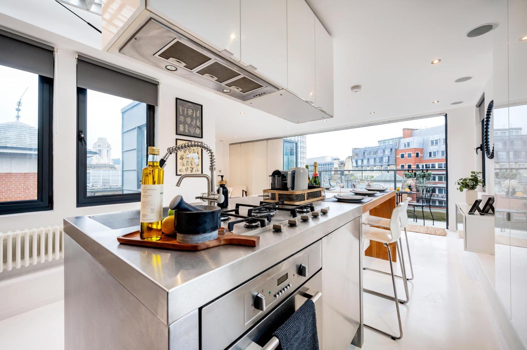 Huge & Central 3 Bedr, 4 Beds, Covent Gdn * Londra